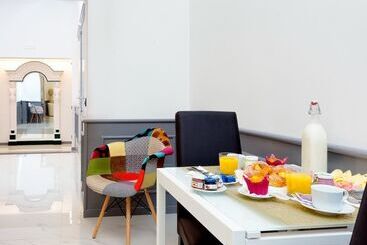 پانسیون Queen Palace Suites