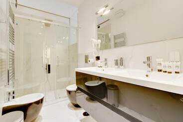 پانسیون Queen Palace Suites