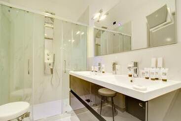 پانسیون Queen Palace Suites