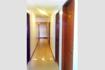 هتل Bakasyunan Inn Laoag