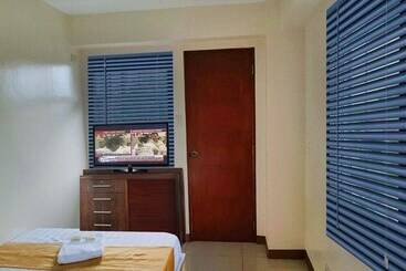 هتل Bakasyunan Inn Laoag