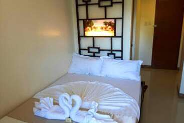 هتل Bakasyunan Inn Laoag
