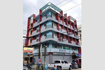 هتل Bakasyunan Inn Laoag