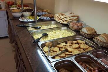هتل Black Sea   Breakfast, Pool & Free Parking