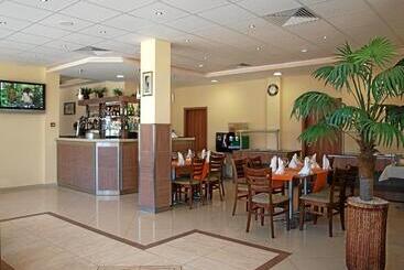 هتل Black Sea   Breakfast, Pool & Free Parking