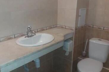 هتل Black Sea   Breakfast, Pool & Free Parking