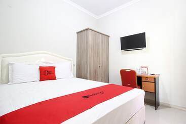 هتل Reddoorz Plus Near Stie Ykpn