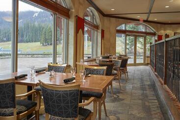 هتل The Residences At Sun Peaks Grand