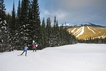 هتل The Residences At Sun Peaks Grand