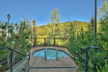 هتل The Residences At Sun Peaks Grand
