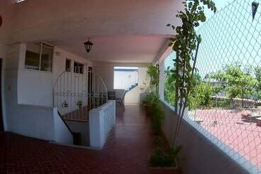 هتل Y Bungalows Los Arcos