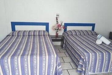 هتل Y Bungalows Los Arcos