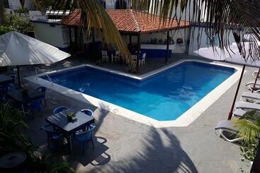 هتل Y Bungalows Los Arcos