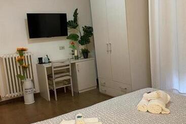 پانسیون Anna Guest House