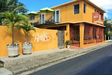پانسیون Casa De Amistad Guesthouse