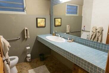 پانسیون Casa De Amistad Guesthouse