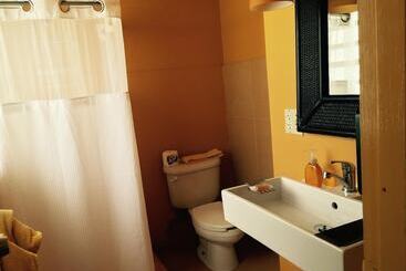 پانسیون Casa De Amistad Guesthouse