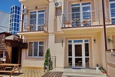 پانسیون Tikhaya Gavan Guest House
