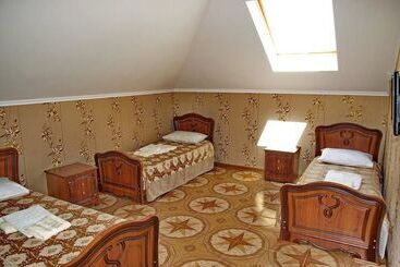 پانسیون Tikhaya Gavan Guest House