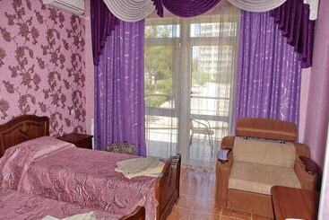پانسیون Tikhaya Gavan Guest House