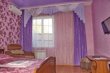 پانسیون Tikhaya Gavan Guest House