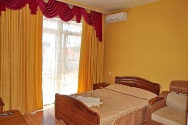 پانسیون Tikhaya Gavan Guest House