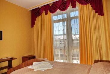 پانسیون Tikhaya Gavan Guest House