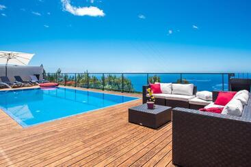 Villa Enjoy   By Lovelystay