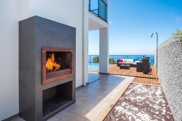 Villa Enjoy   By Lovelystay