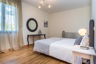 Villa Enjoy   By Lovelystay