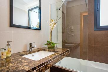 Villa Enjoy   By Lovelystay