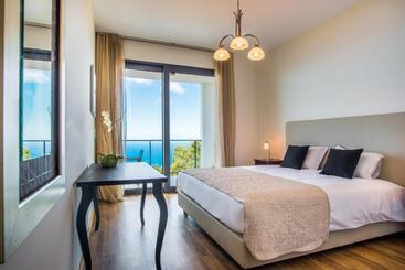 Villa Enjoy   By Lovelystay