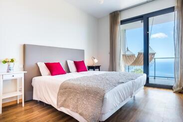 Villa Enjoy   By Lovelystay
