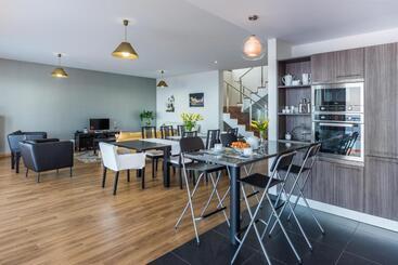 Villa Enjoy   By Lovelystay