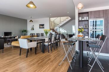 Villa Enjoy   By Lovelystay