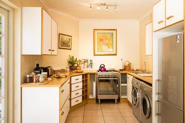 تختخواب و صبحانه Cornerway House