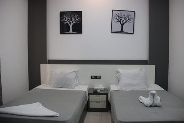 هتل Azar Boutique