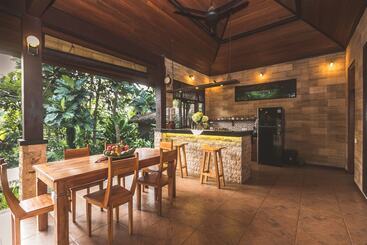 Luxury A Priori Ubud