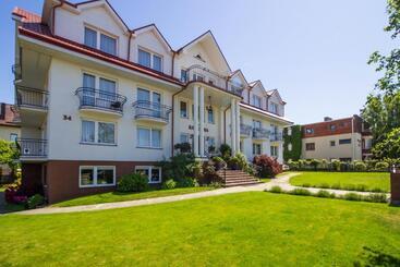 تختخواب و صبحانه La Residence Kasandra
