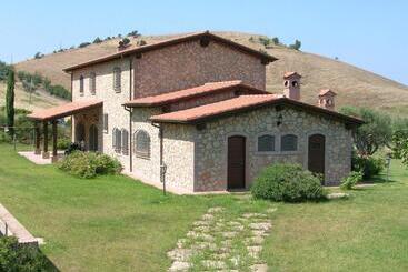 هتل روستایی Casale Farnesiana B&b