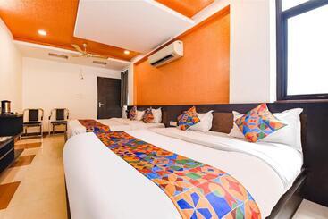 Fabhotel Polovictory Palace