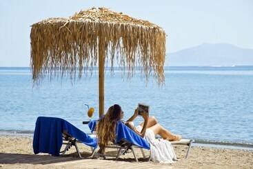 پانسیون Makis Inn Resort