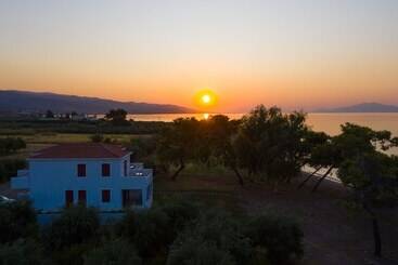 پانسیون Makis Inn Resort