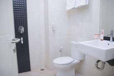 هتل Azzahra Guest House By Oyo Rooms