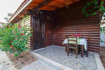 酒店 Cuhadar Ahsap Evleri