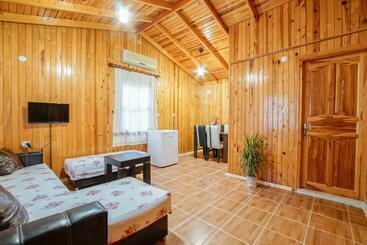 酒店 Cuhadar Ahsap Evleri