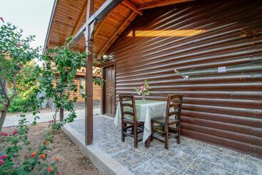 酒店 Cuhadar Ahsap Evleri