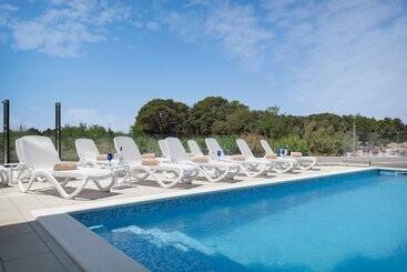 Kaneo Beach Hotel Novalja