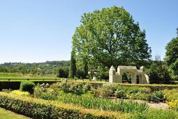 هتل Les Jardins De Coppelia