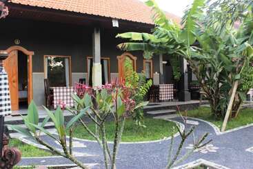 تختخواب و صبحانه Kubu Padi Wooden House